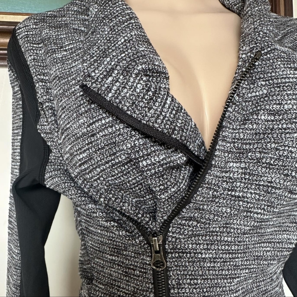 Lululemon Jacket - Picture 5 of 5